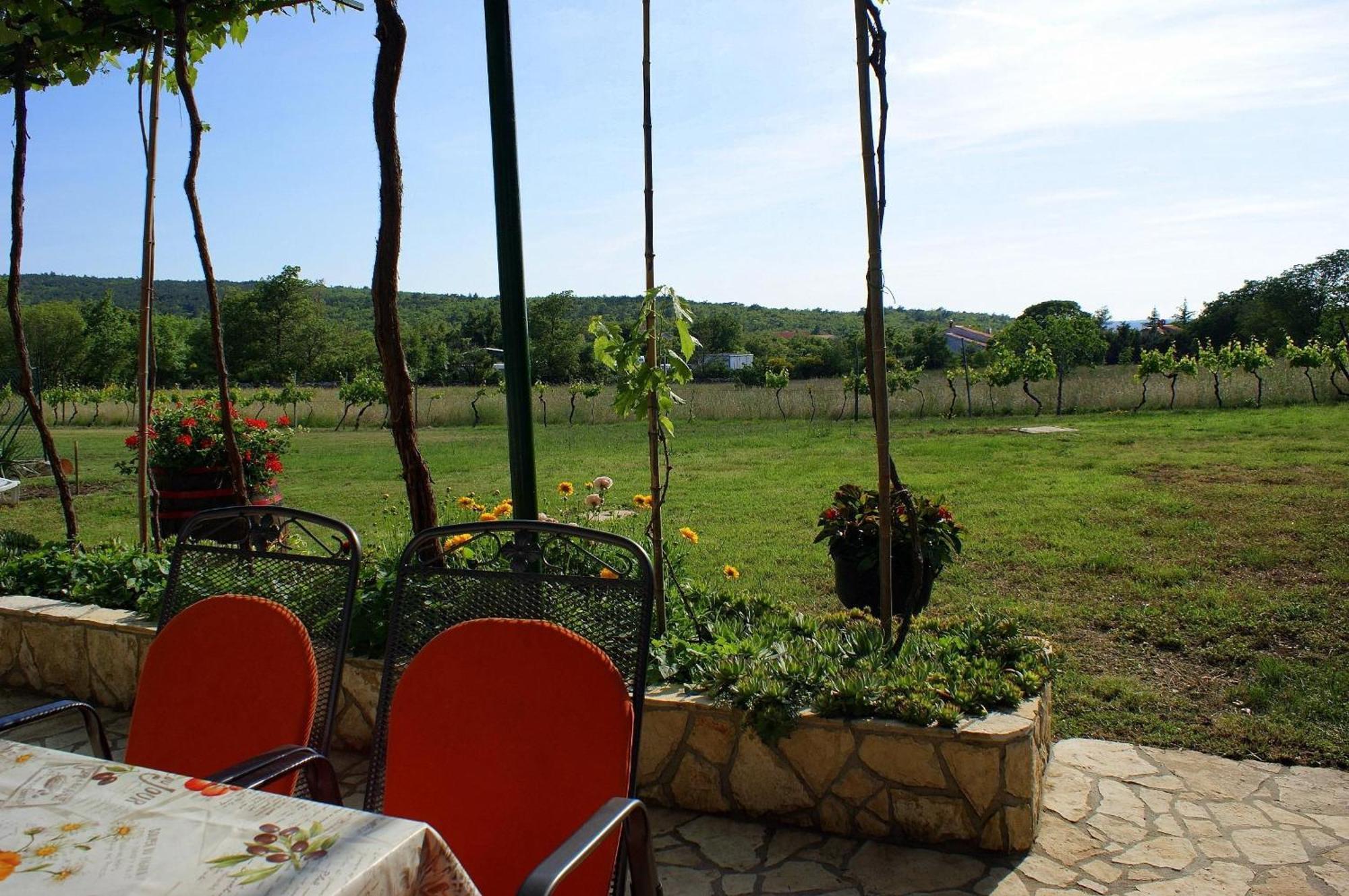 Freistehendes Haus Violeta Mit Weitlaeufigen Garten Raša 외부 사진