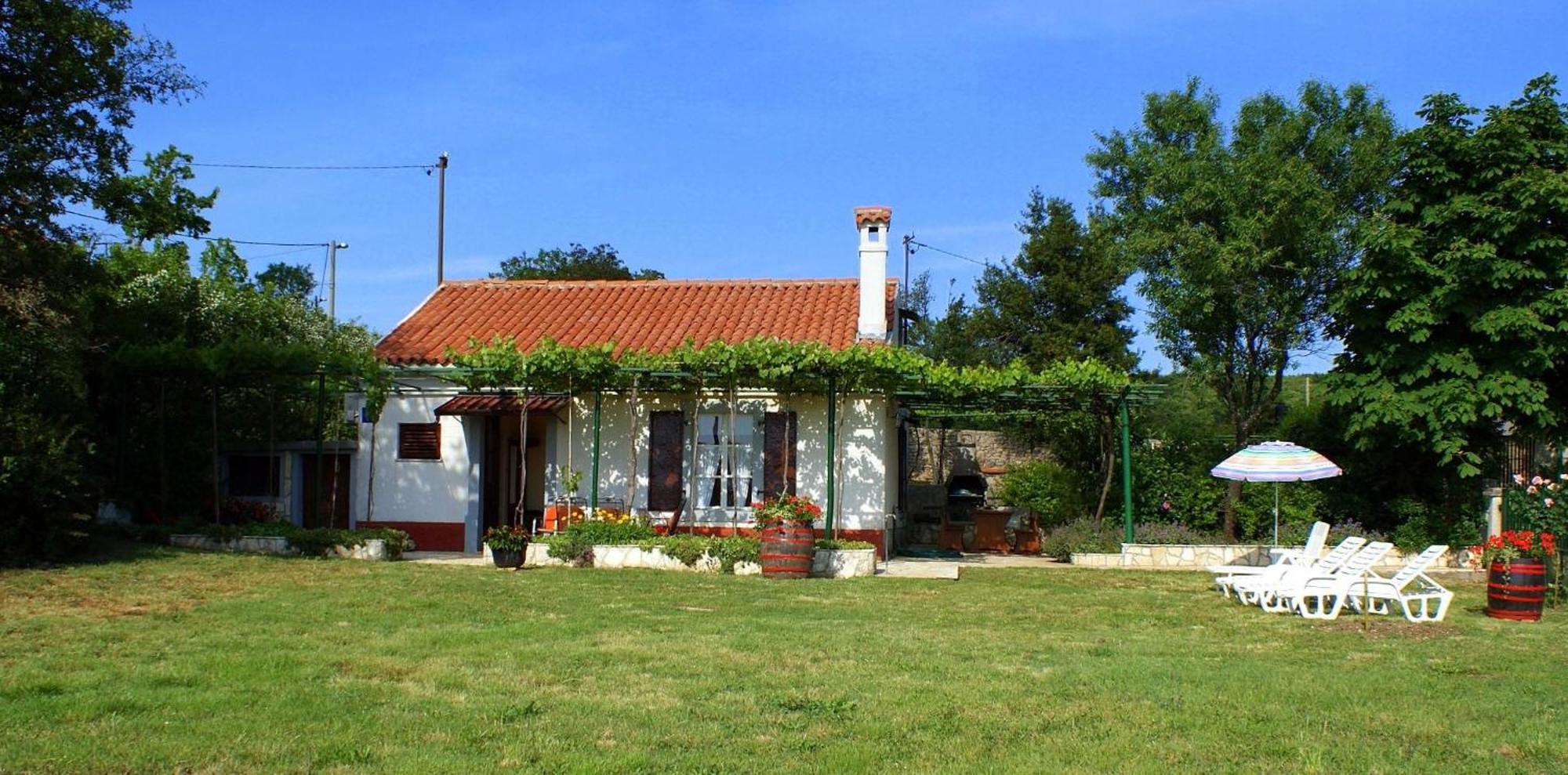 Freistehendes Haus Violeta Mit Weitlaeufigen Garten Raša 외부 사진