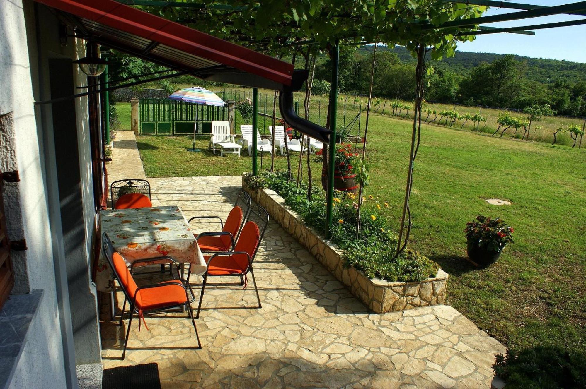 Freistehendes Haus Violeta Mit Weitlaeufigen Garten Raša 외부 사진