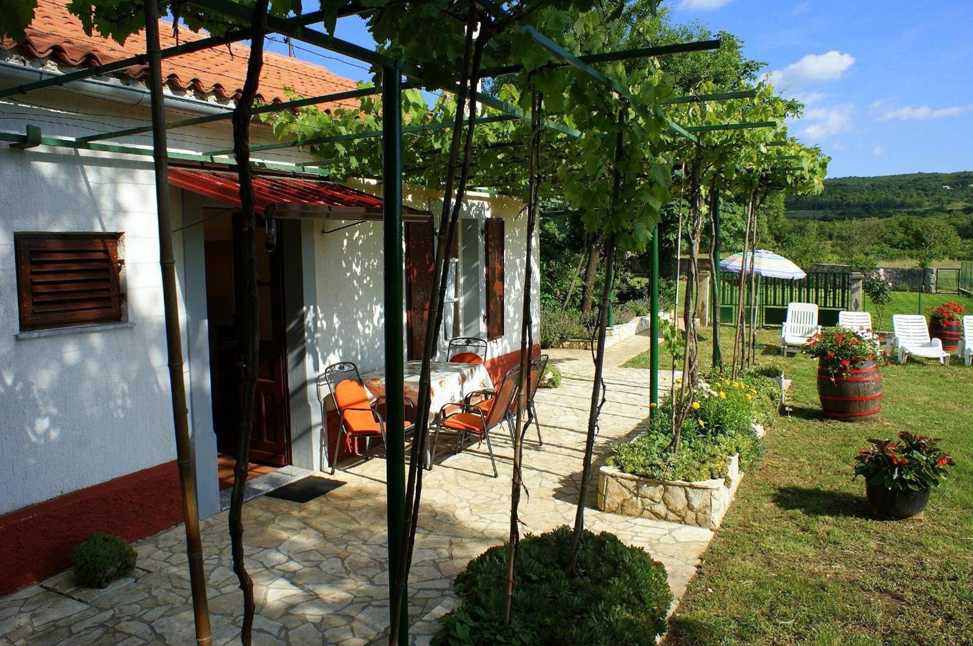Freistehendes Haus Violeta Mit Weitlaeufigen Garten Raša 외부 사진