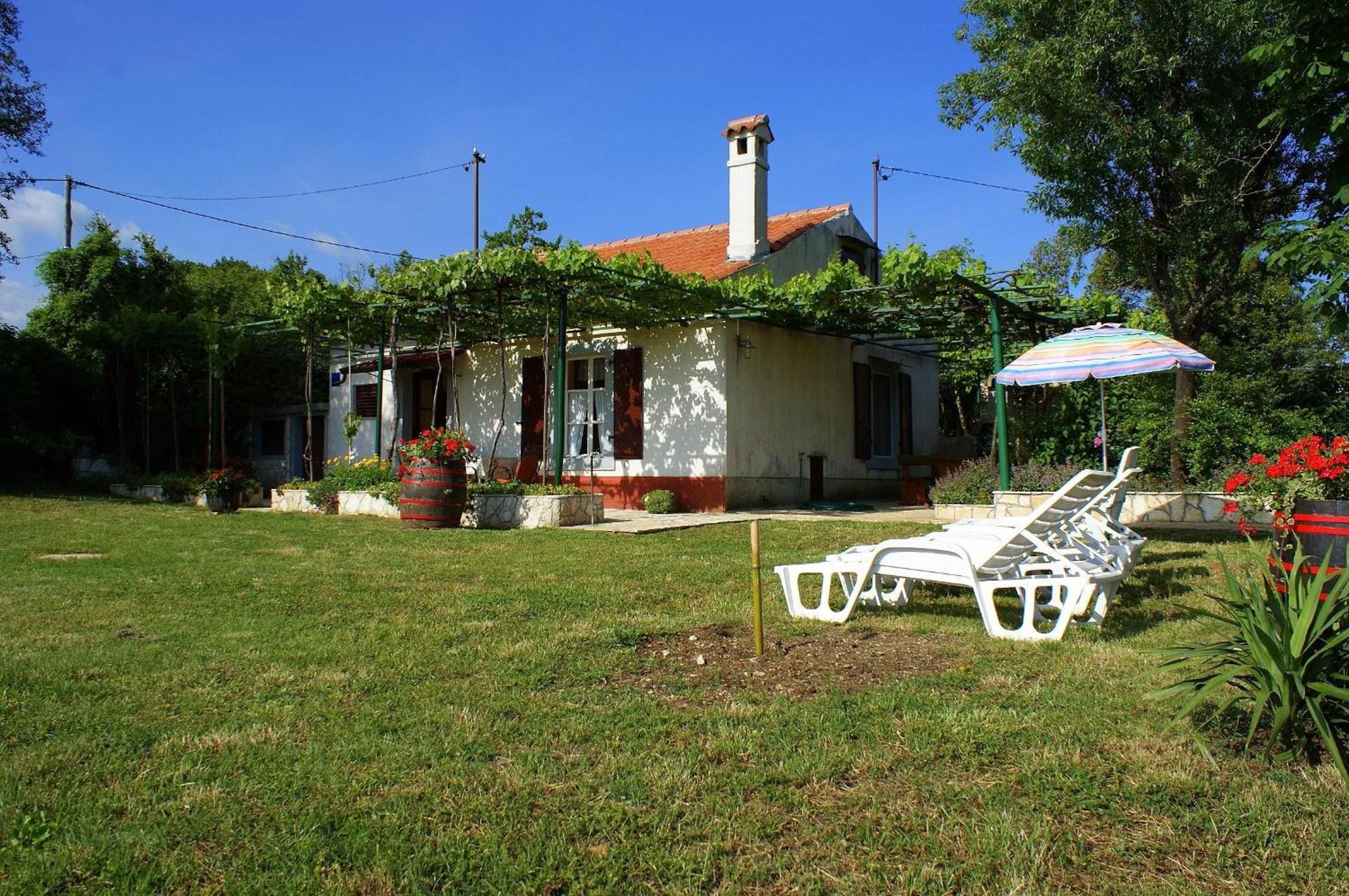 Freistehendes Haus Violeta Mit Weitlaeufigen Garten Raša 외부 사진