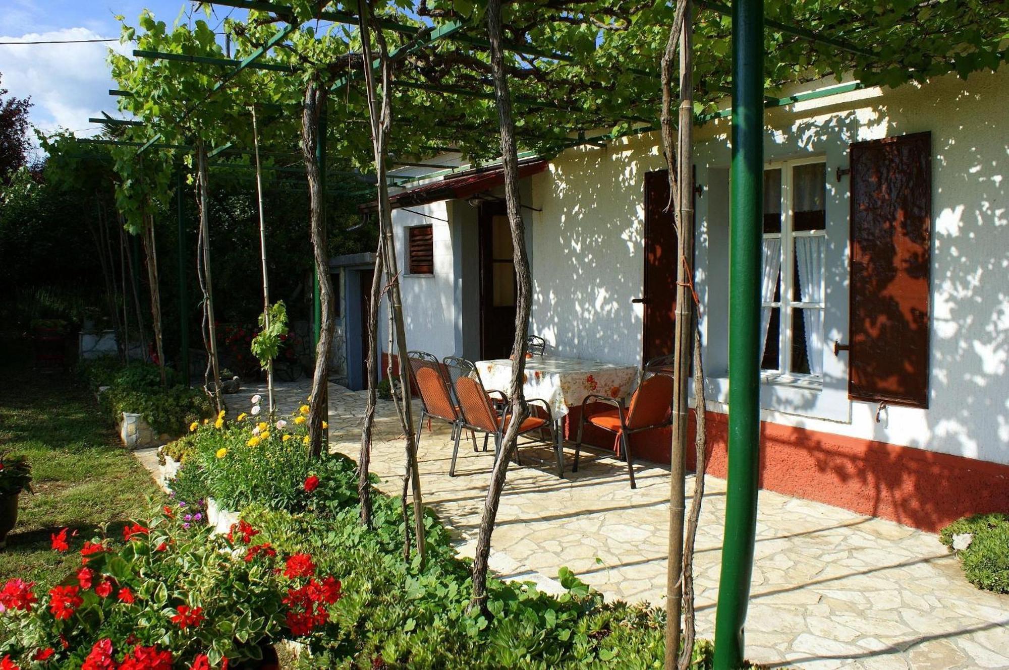 Freistehendes Haus Violeta Mit Weitlaeufigen Garten Raša 외부 사진