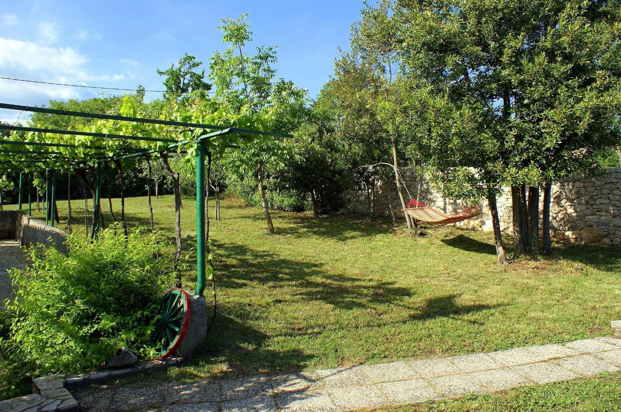 Freistehendes Haus Violeta Mit Weitlaeufigen Garten Raša 외부 사진